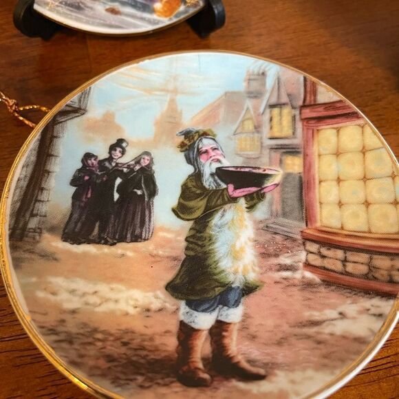 Duncan Royale Christmas Themed 1983 History of Santa Claus Mini Plates x 10 - Picture 9 of 13